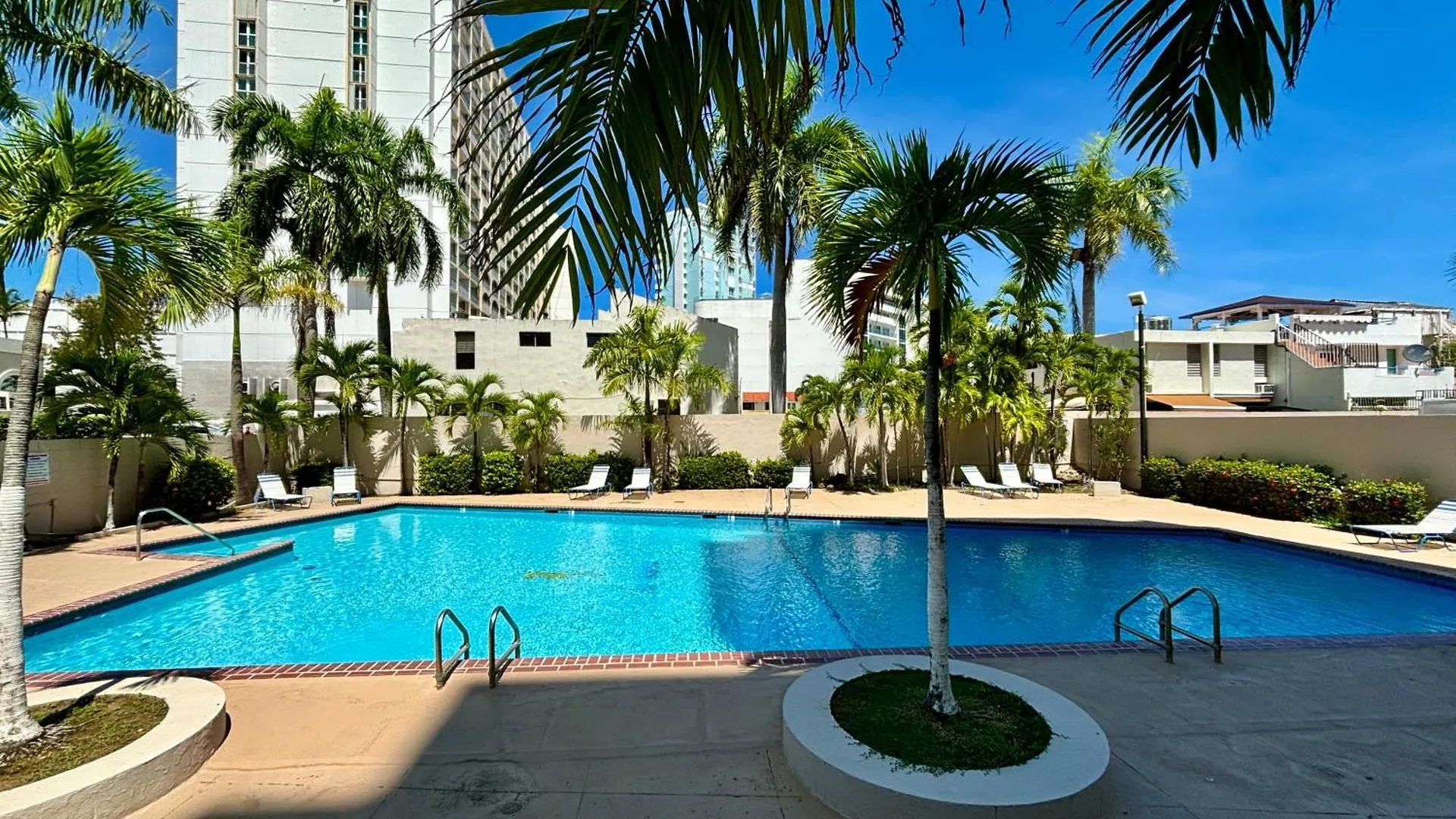 Downtown Isla Verde Luxe Apartment With Pool San Juan